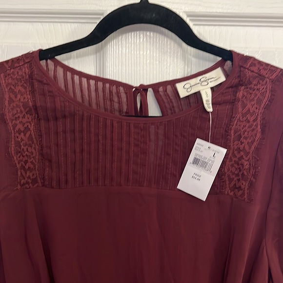 Jessica Simpson Maternity burgundy top size L bell sleeves lace detail - Picture 2 of 12
